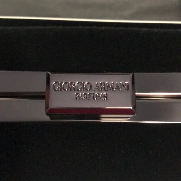 COPY - GIORGIO ARMANI BLACK VELVET CLUTCH WITH METAL LINK - Picture 2 of 8